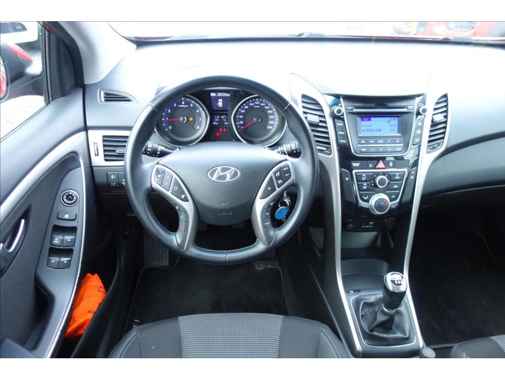 Hyundai i30 1,6 i, R, 1 MAJ., SERVIS.KN.