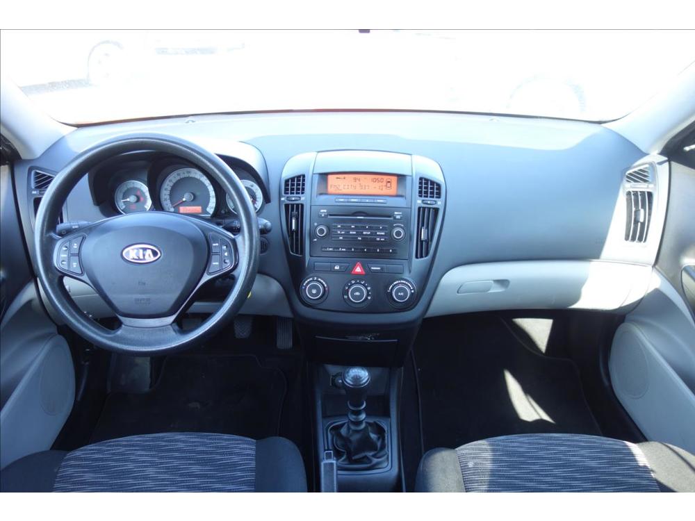 Kia Ceed 1,4 i,R,1 MAJ.,KLIMATIZACE.