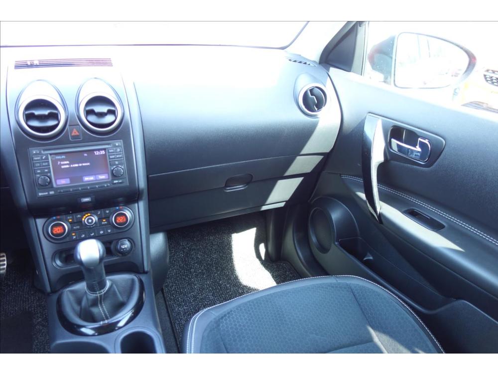 Nissan Qashqai 1,6 i, R, 1 MAJ., PANORAMA.