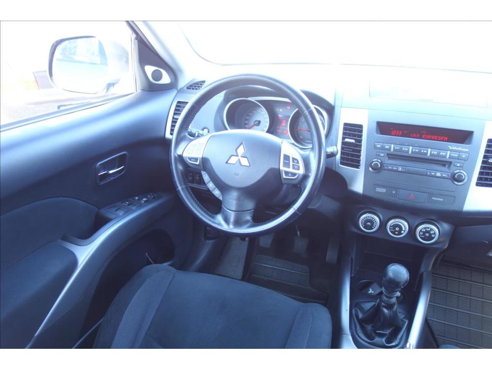 Mitsubishi Outlander 2,0 DI-D, R, 1 MAJ., 7MST.