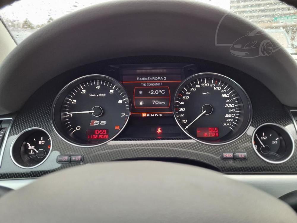Audi S8 5,2V10-CERAMIC-KRSN STAV!NO