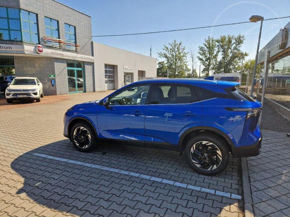 Nissan Qashqai 1.3T mHEV AT, SKLADEM