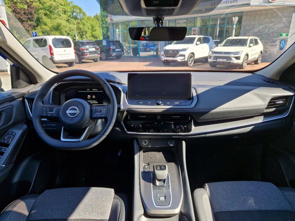 Nissan Qashqai 1.3T mHEV AT, SKLADEM