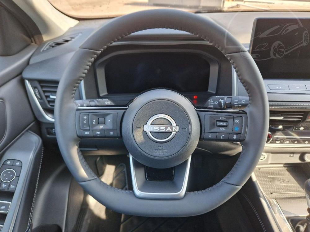 Nissan Qashqai 1.3T mHEV MT, SKLADEM